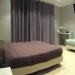 招待所 乐迪娜娜客房酒店 圣雷默