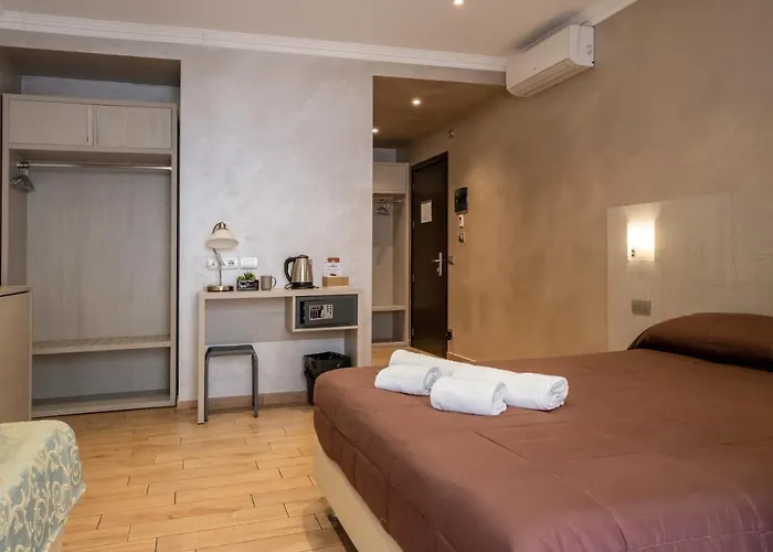 乐迪娜娜客房酒店