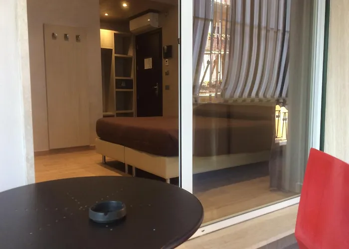 招待所 乐迪娜娜客房酒店 4*