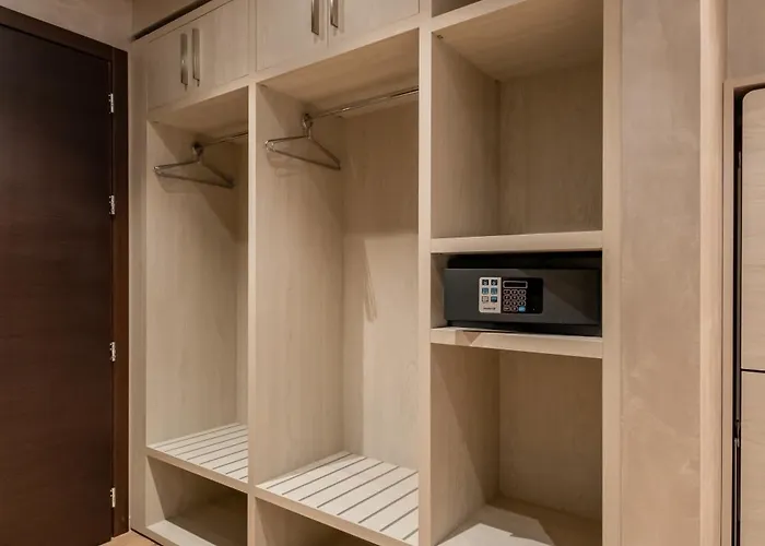 招待所 乐迪娜娜客房酒店 圣雷默