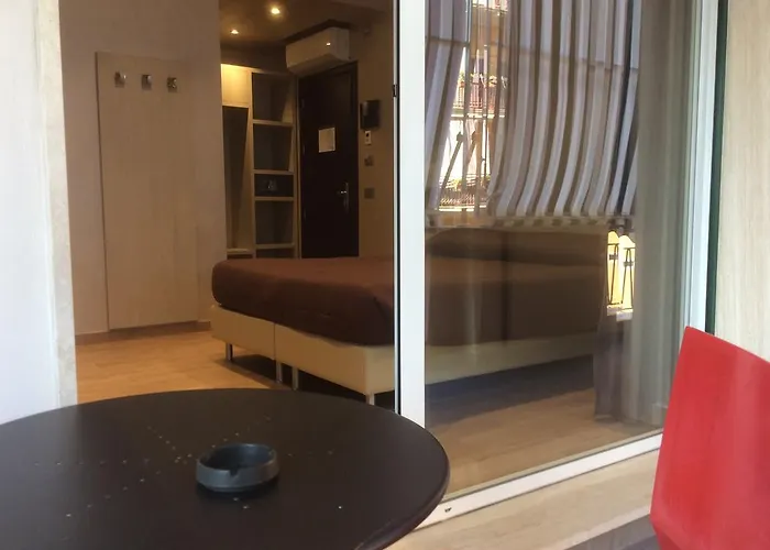 招待所 乐迪娜娜客房酒店 4*